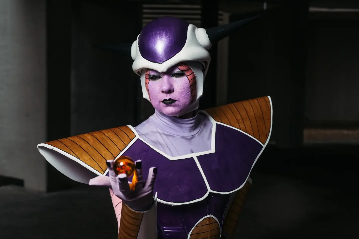 Mariah’s finished Frieza cosplay with the helmet printed by The Creative Parrot; photo by @_drey_media