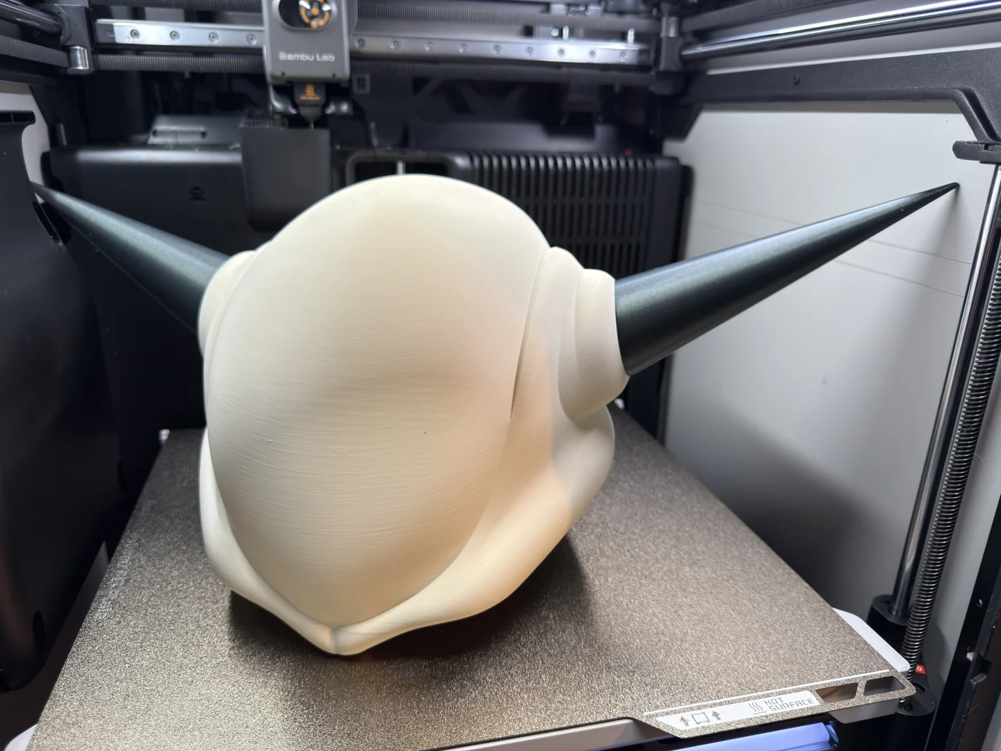 Unpainted Frieza helmet with its separately printed black horns fitted